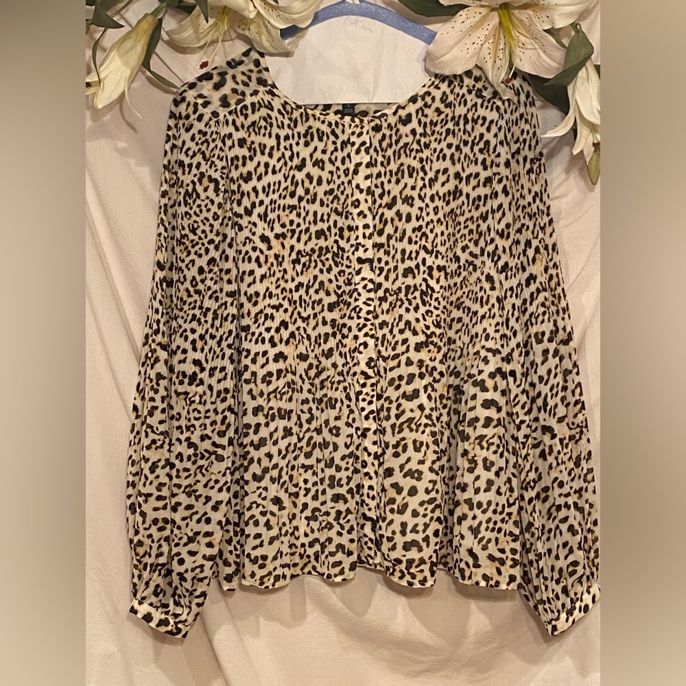 Banana Republic. Size S. Peasant-like leopard print dress top.